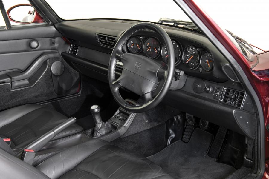 Интерьер Porsche 911 Turbo 3.6 Coupe 1995 года  (UK) (фото 18 из 26)